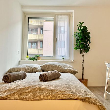 Stylish Schonbrunn Apartments With Free Parking Відень Екстер'єр фото