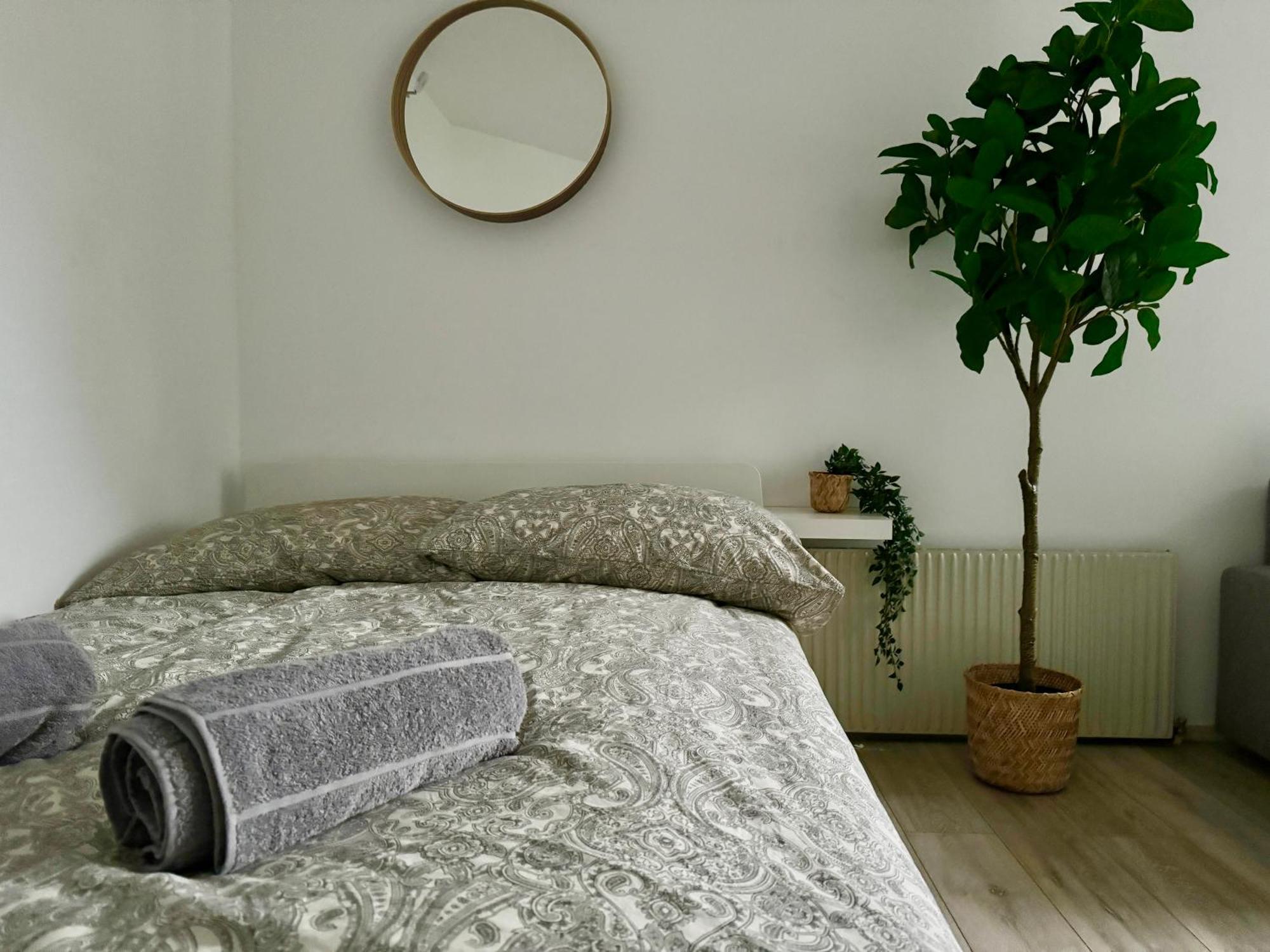 Stylish Schonbrunn Apartments With Free Parking Відень Екстер'єр фото
