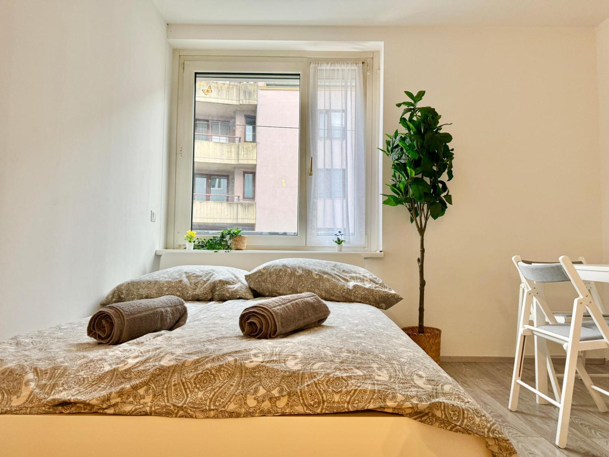 Stylish Schonbrunn Apartments With Free Parking Відень Екстер'єр фото
