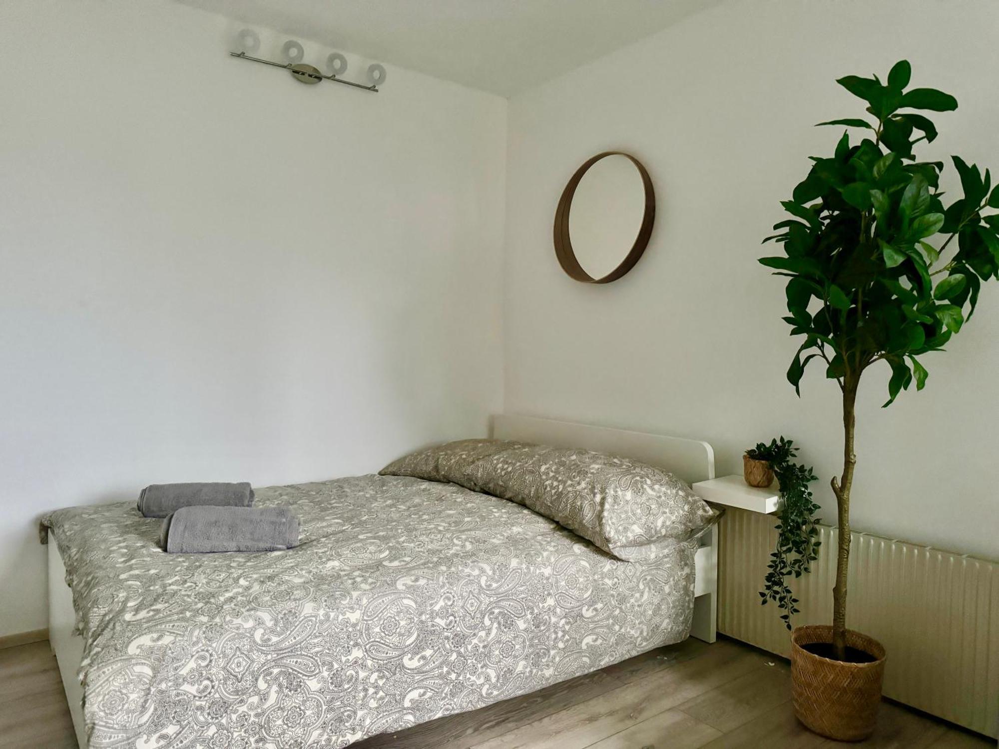 Stylish Schonbrunn Apartments With Free Parking Відень Екстер'єр фото