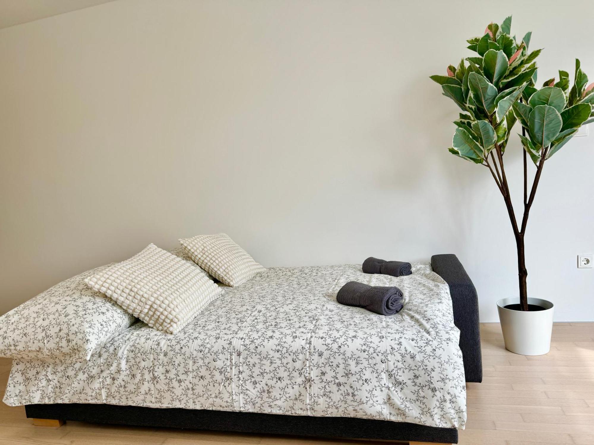 Stylish Schonbrunn Apartments With Free Parking Відень Екстер'єр фото