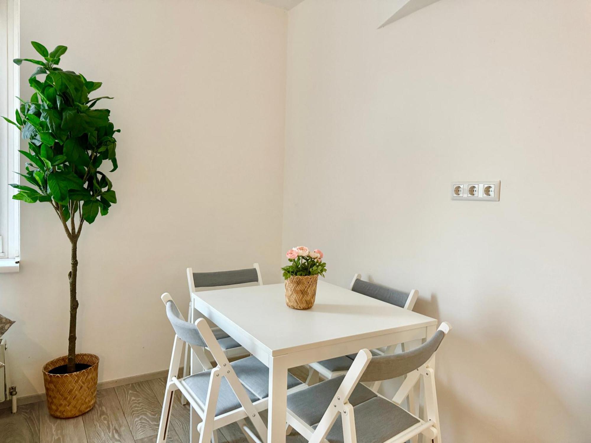 Stylish Schonbrunn Apartments With Free Parking Відень Екстер'єр фото