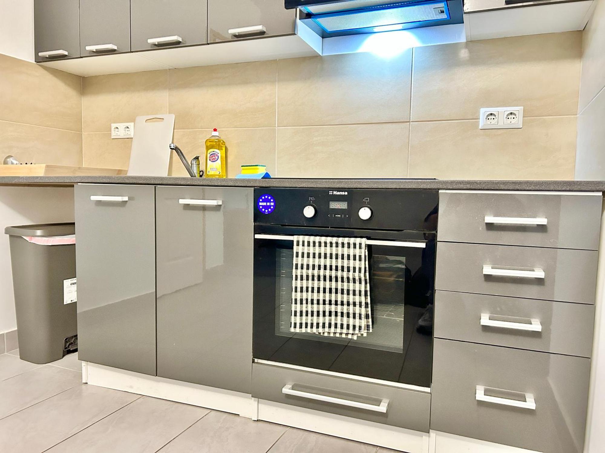Stylish Schonbrunn Apartments With Free Parking Відень Екстер'єр фото