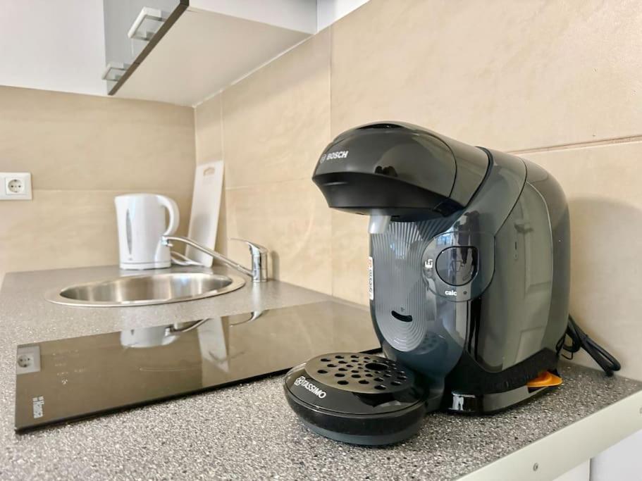 Stylish Schonbrunn Apartments With Free Parking Відень Екстер'єр фото